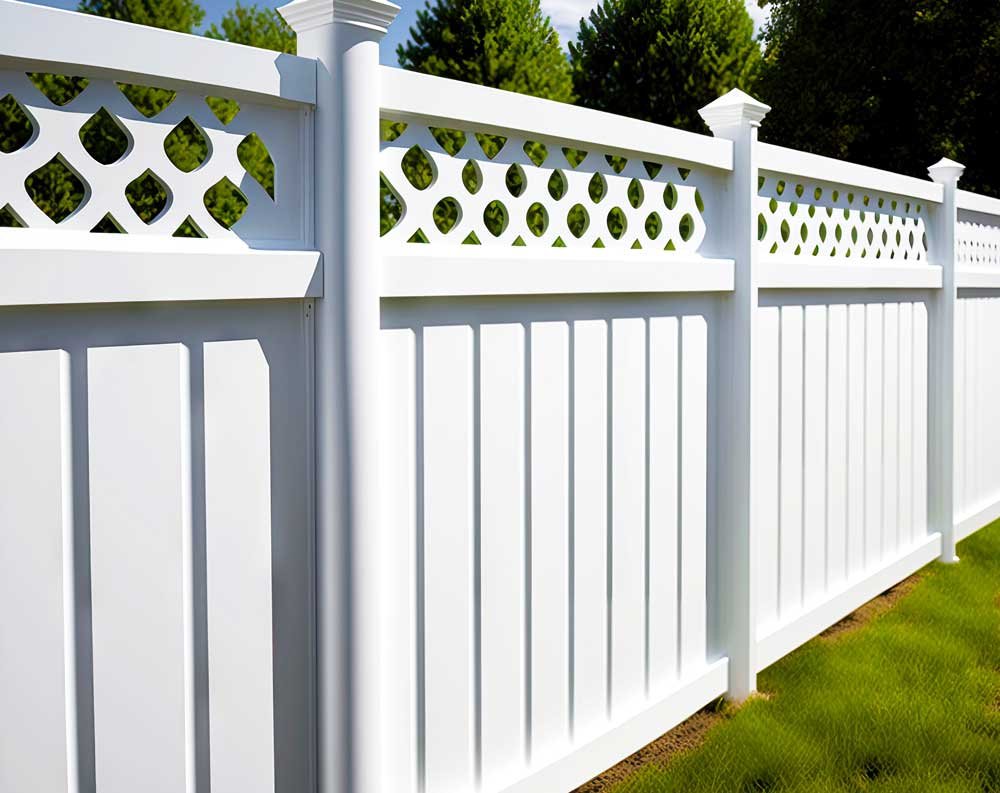 Pose de clôture blanche par Concept Jardin